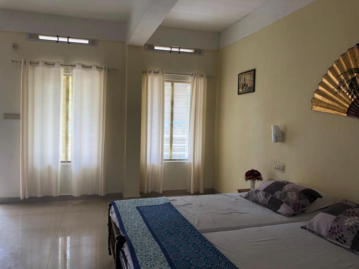 Sandy Beach Hotel Thiruvananthapuram Exterior foto